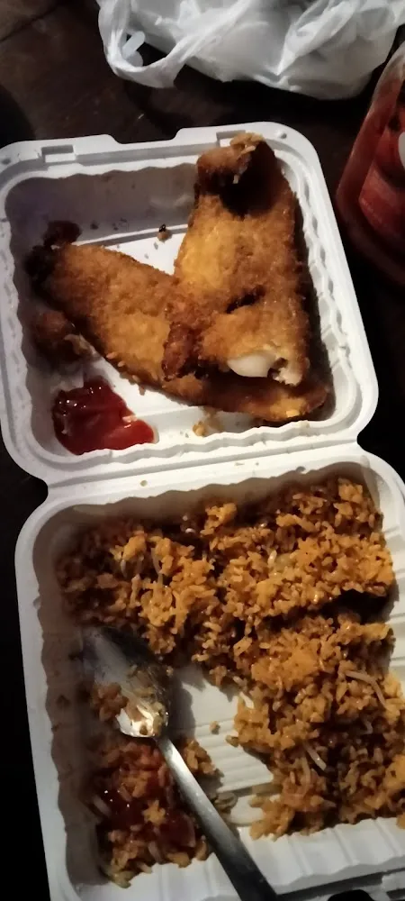Pescado Duro Y Quemado Arroz Masudo Y Salado